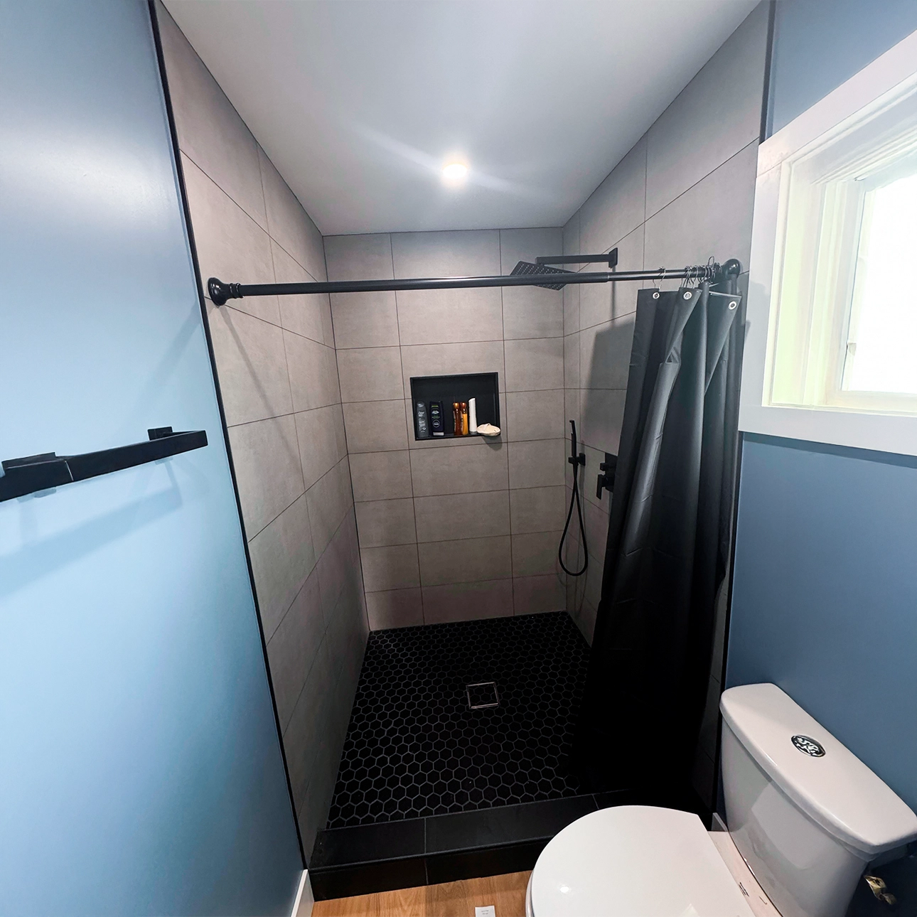 Bathroom Small Image 3